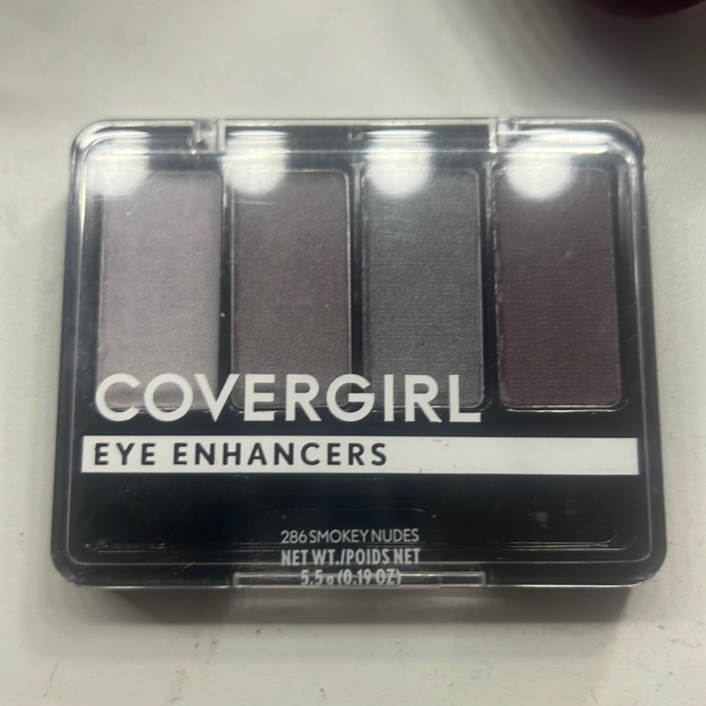 Brand new cover girl eyeshadow in shade 286 smokey nudes